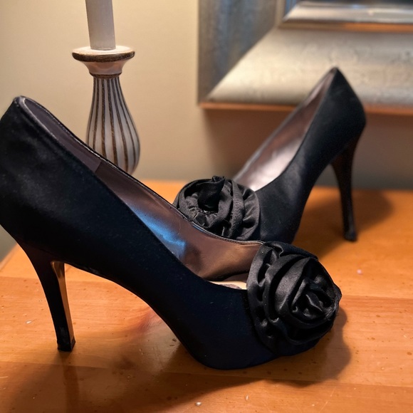 Black, satin, peep toe heels. - Picture 6 of 6